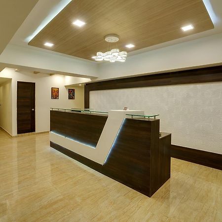 אחמדאבאד Rudra Royale Hotel מראה חיצוני תמונה