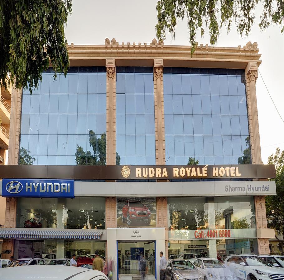 אחמדאבאד Rudra Royale Hotel מראה חיצוני תמונה