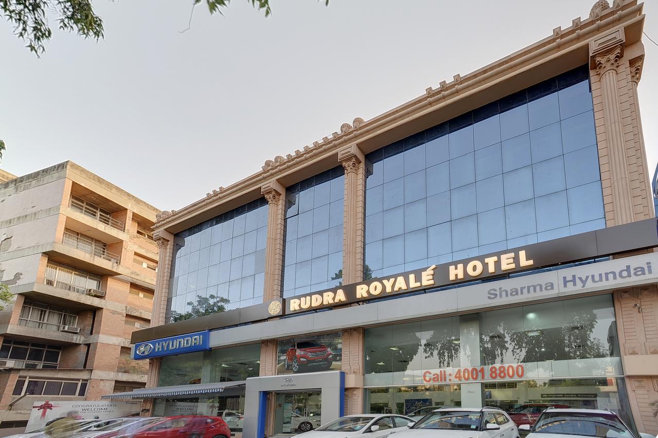 אחמדאבאד Rudra Royale Hotel מראה חיצוני תמונה