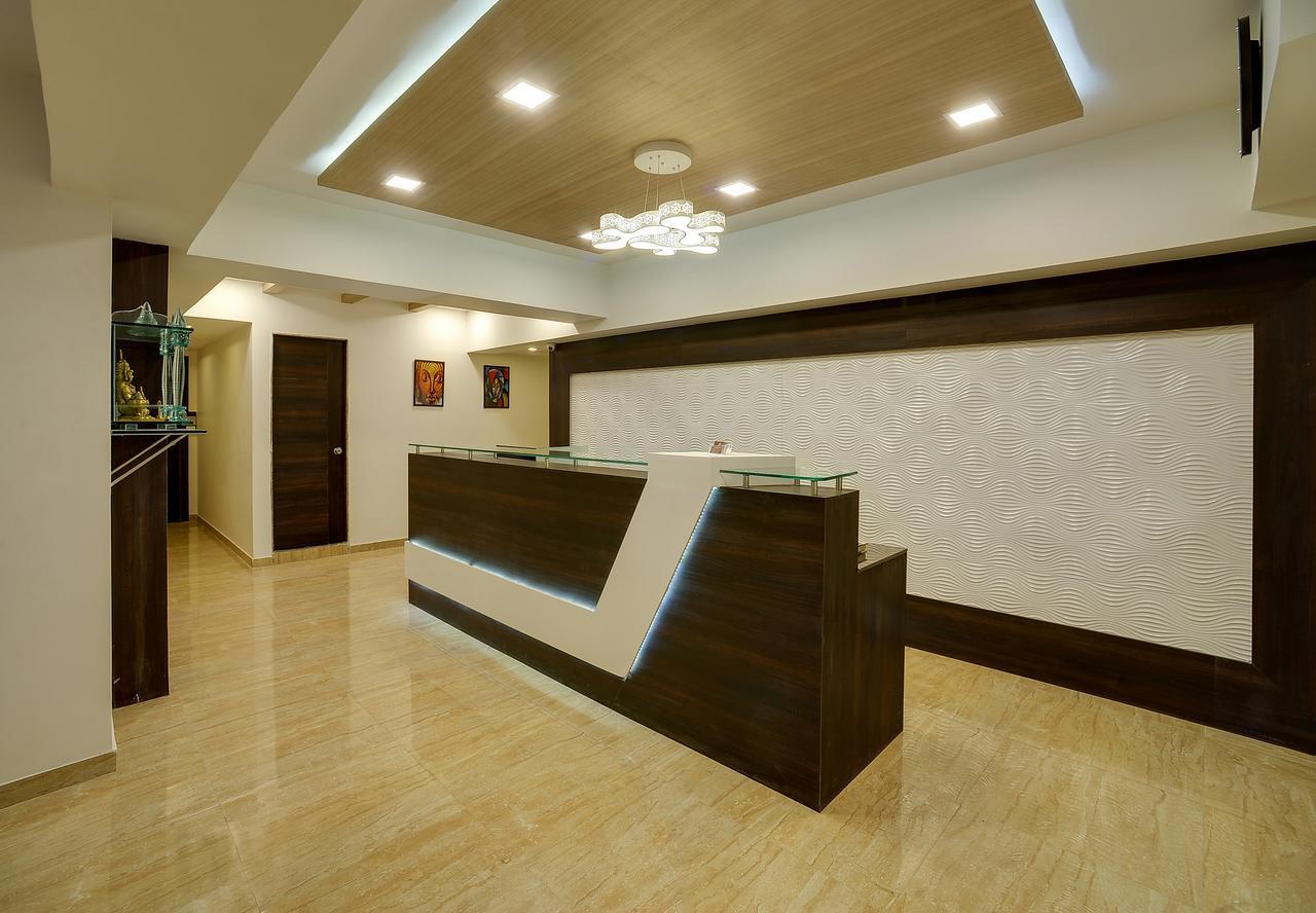 אחמדאבאד Rudra Royale Hotel מראה חיצוני תמונה